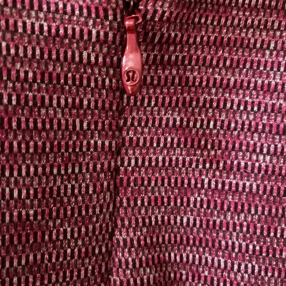 Lululemon 1/2 zip Size 8 EUC - Picture 5 of 5